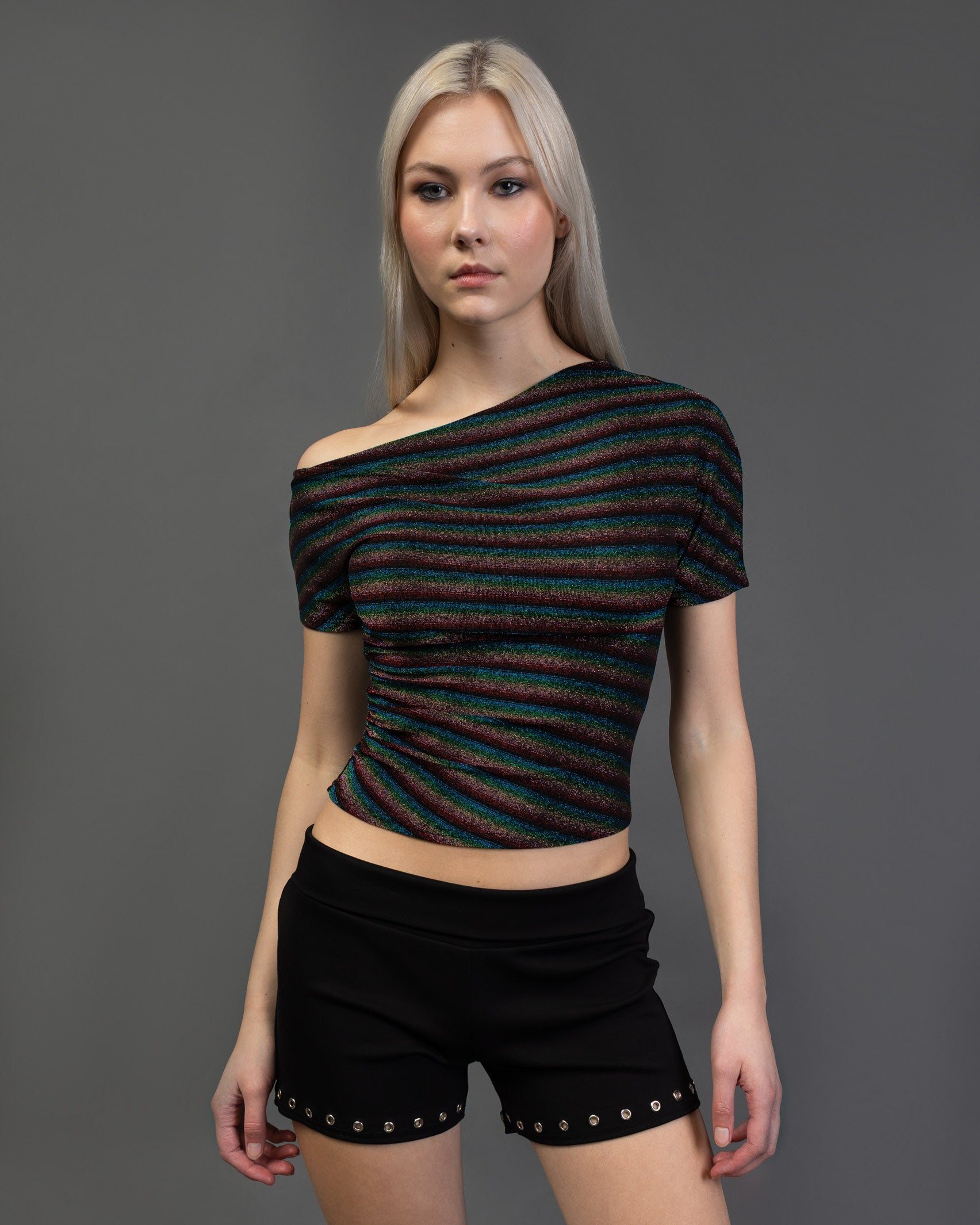 Offshoulder Shirt mit bunt glitzernden Streifen