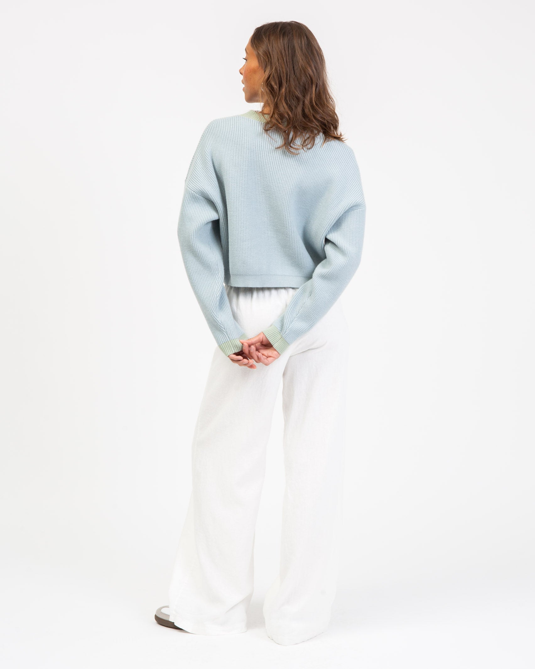 Zweifarbiger Strickpullover