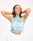 Mesh Top in Blau- und Gelbtönen