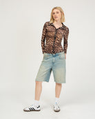 Taillierte Mesh Bluse mit Leoprint