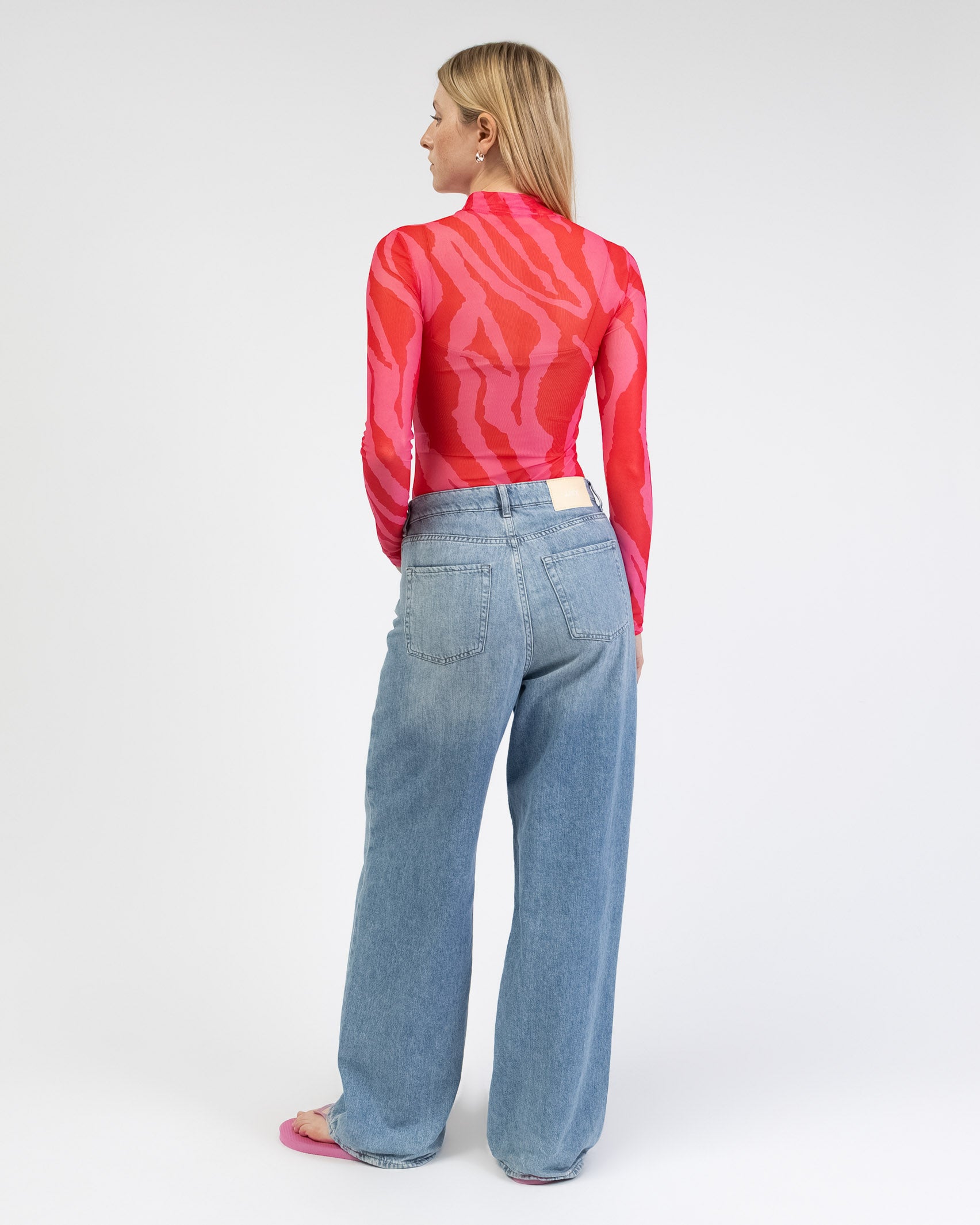 Body mit gecracktem Muster