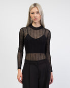 Transparenter Body mit Wellenmuster