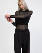 Transparenter Body mit Wellenmuster