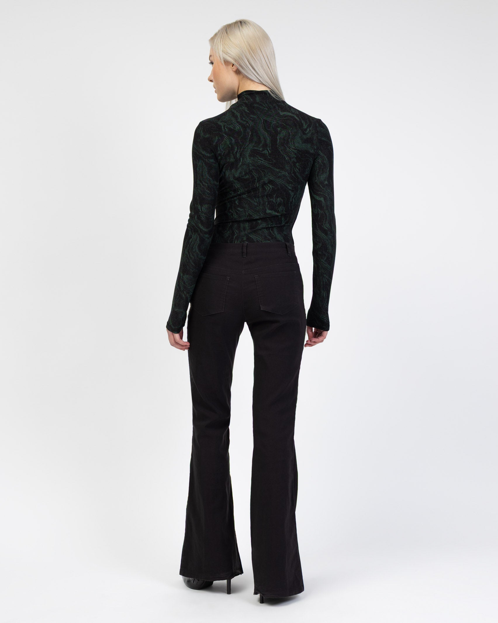 Body mit glitzerndem Marmormuster