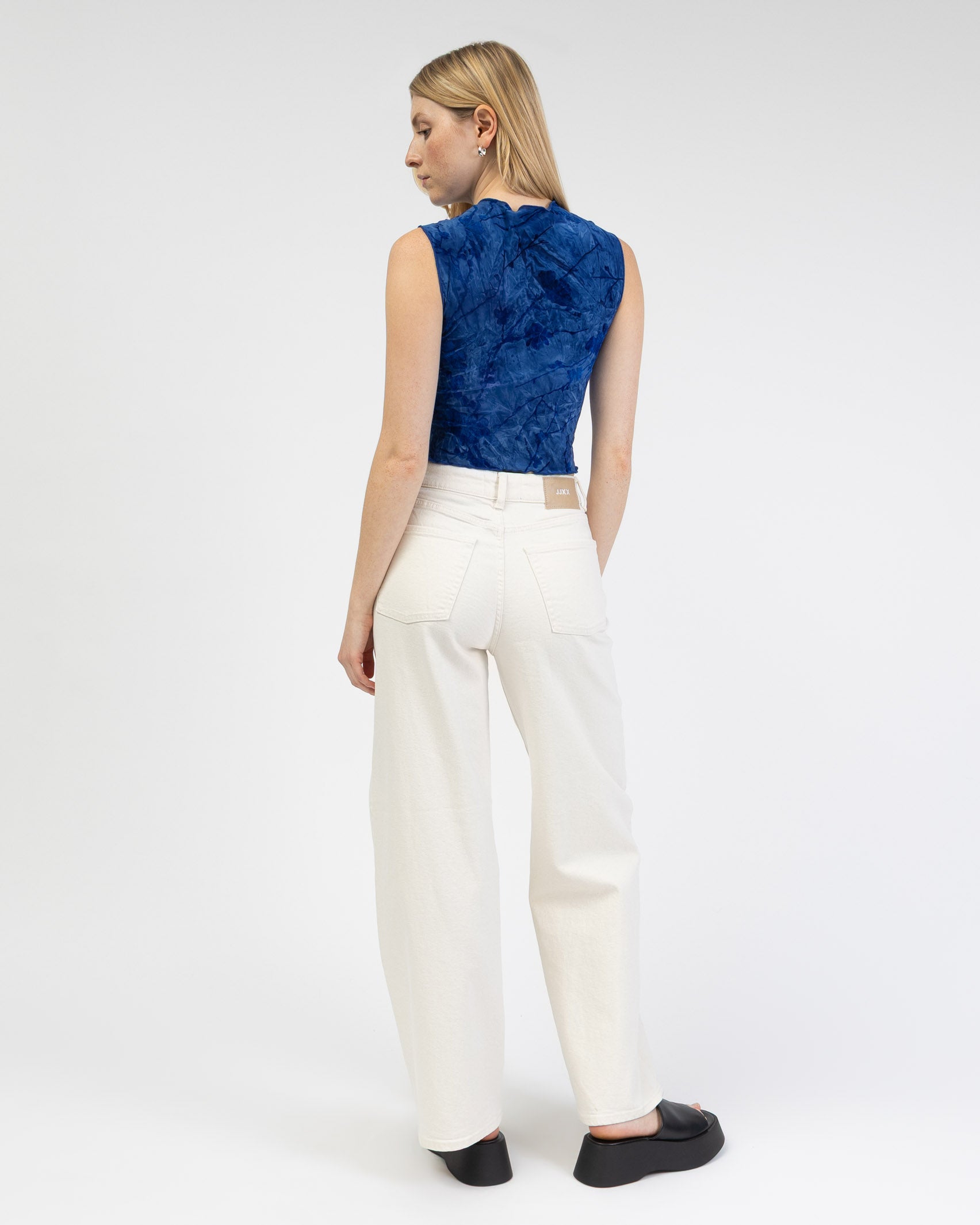 Top mit Blumenprint aus Samt