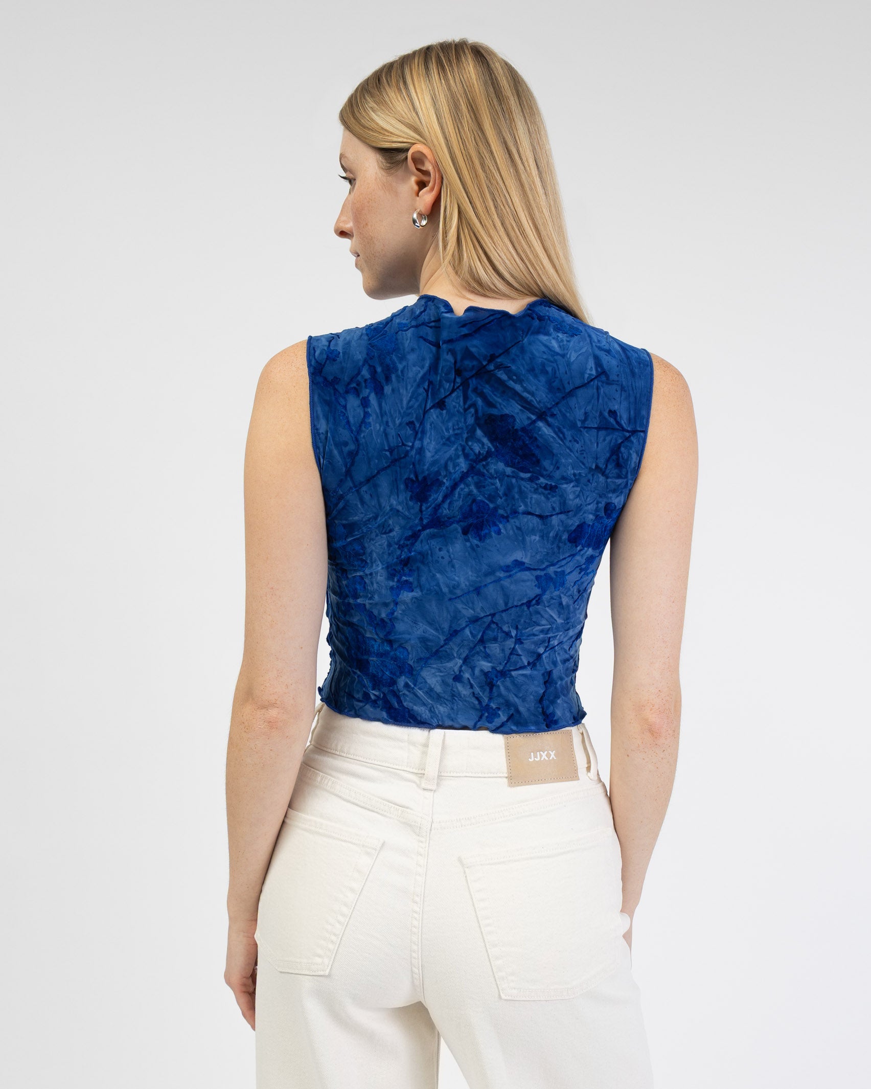 Top mit Blumenprint aus Samt