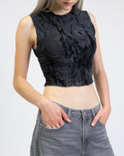 Kurzes Top mit Samtdetails