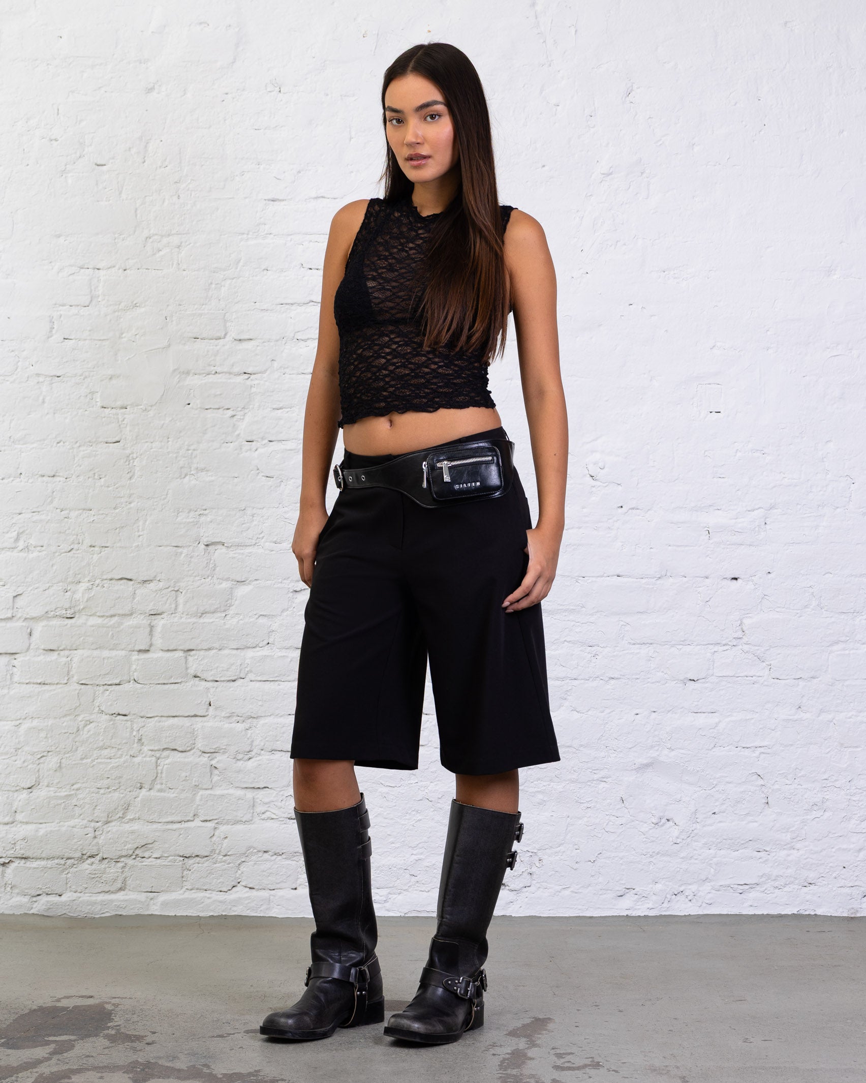 Spitzentop mit Blumenstruktur