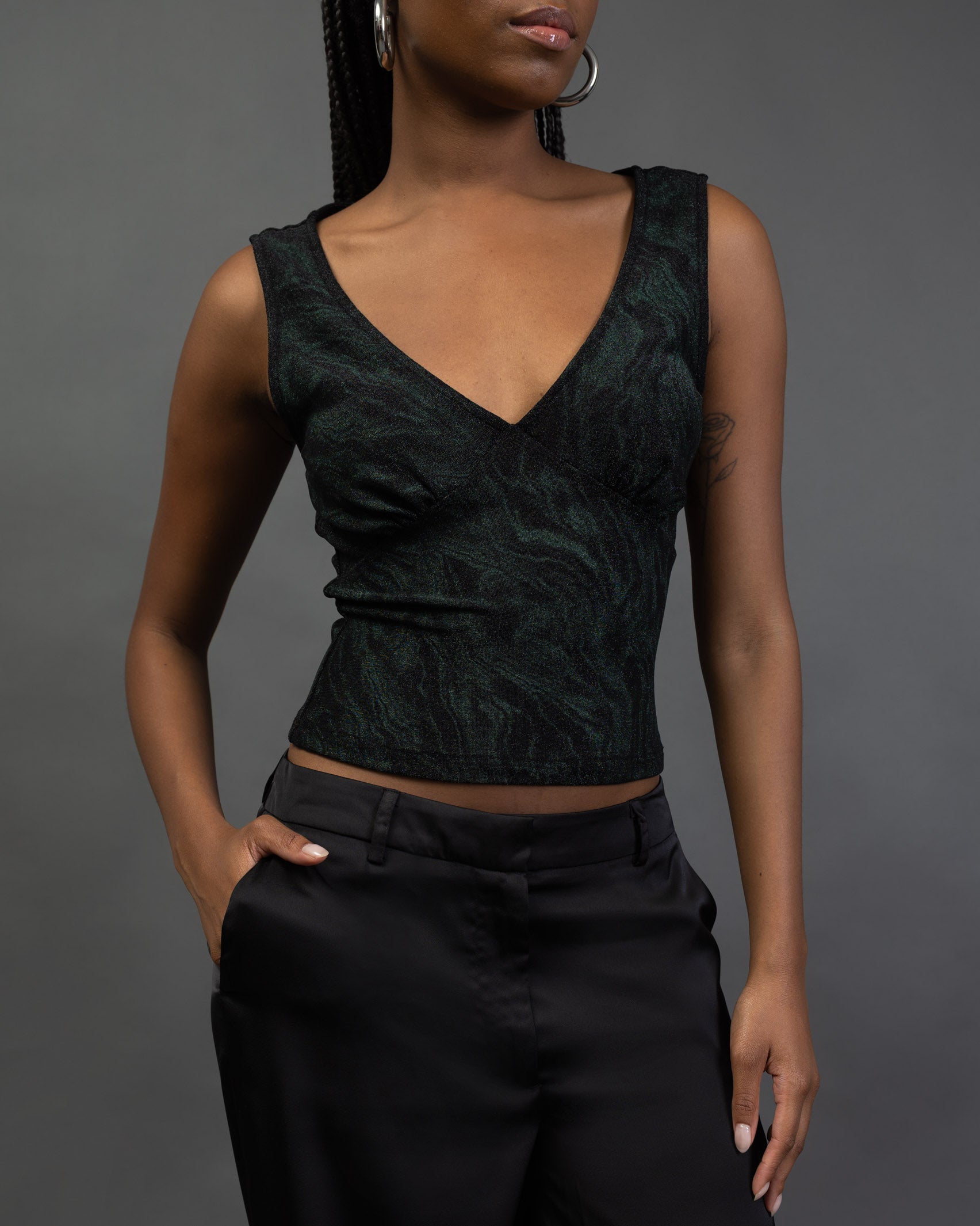 Top mit glitzerndem Marmormuster