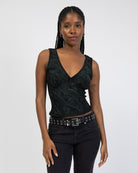 Top mit glitzerndem Marmormuster