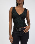 Top mit glitzerndem Marmormuster