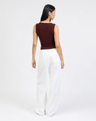 Basic Top mit V-Ausschnitt von hinten