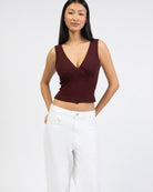 Basic Top mit V-Ausschnitt von vorne