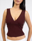 Basic Top mit V-Ausschnitt im Detail