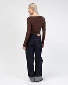 Basic Langarmshirt mit V-Ausschnitt