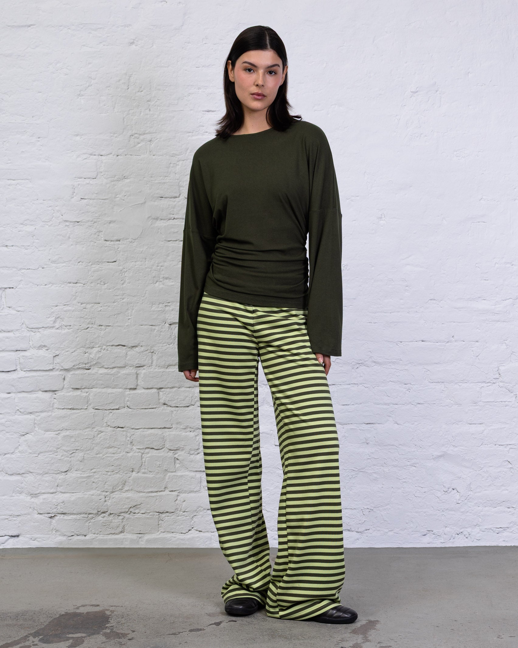Elastische Hose mit Streifen
