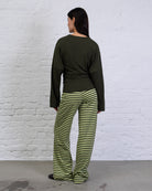 Elastische Hose mit Streifen