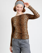 Langarmshirt mit U-Boot-Ausschnitt und Leoprint