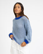 Grober Strickpullover mit abgesetzten Farben