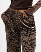 Samthose mit Leoprint