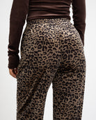 Samthose mit Leoprint