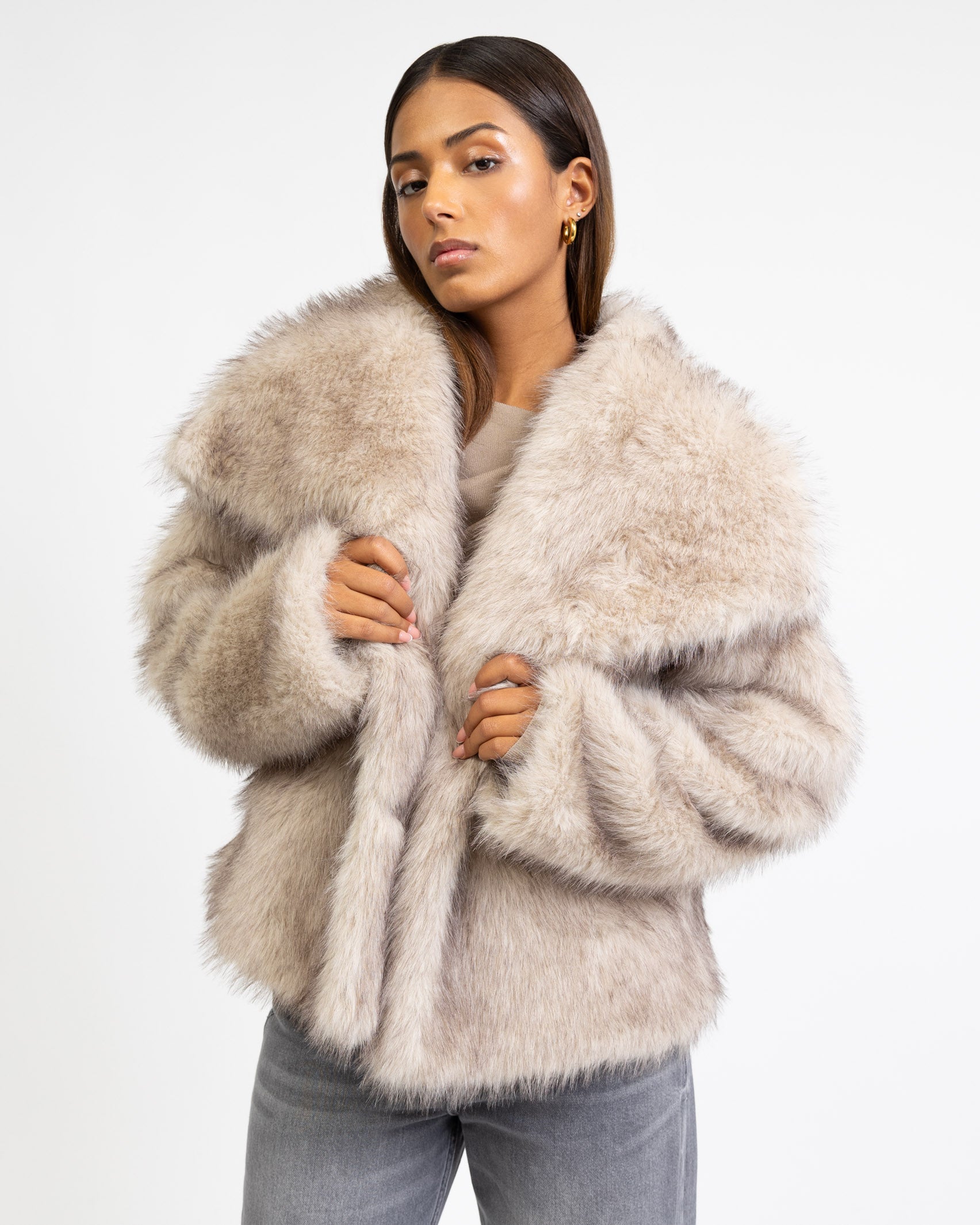 Cozy faux fur jacket – brokeundschoen.de