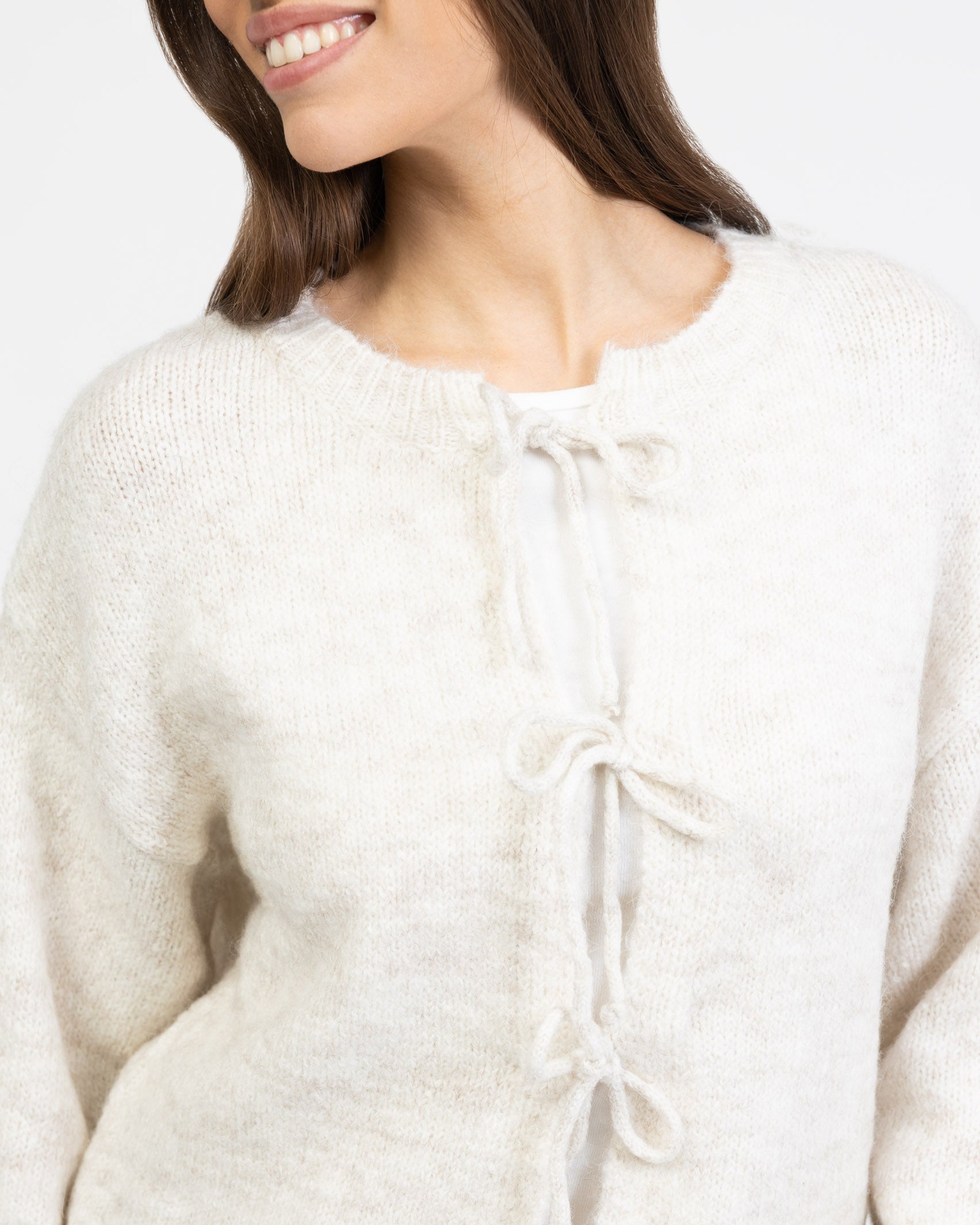 Strickjacke mit Schleifendetails