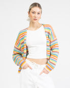 Strickjacke in Regenbogenfarben