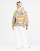 Strickjacke in Regenbogenfarben