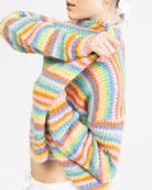 Strickjacke in Regenbogenfarben