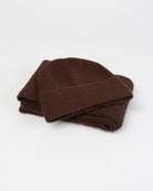 Weiche Strickmütze liegend