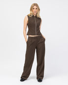 Kurzarmbluse mit Reißverschluss in Kombination mit passender Anzugshose