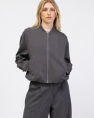 Leichte Bomberjacke von vorne geschlossen