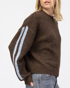 Strickpullover mit Streifendetails in Detailanischt