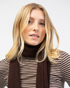 Langer weicher Schal im Detail