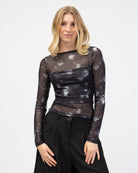 Langarm Mesh Shirt mit hellen Mustervon vorne