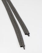 Leichter Schal mit Streifen im Detail