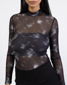 Langarm Mesh Body mit abstrakten Muster im Detail