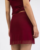 Mesh Minirock mit Spitzdendetail im Detail von hinten