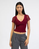 Mesh Shirt mit Spitzendetails von vorne