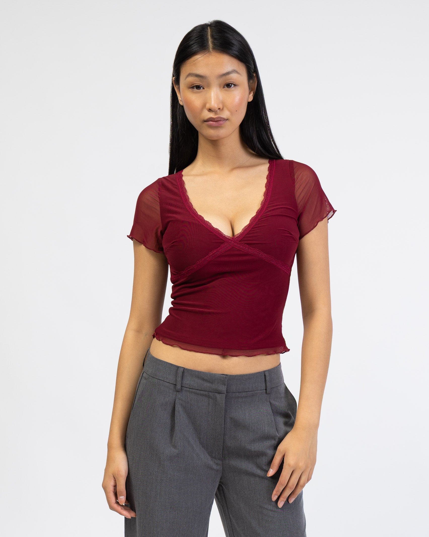 Mesh Shirt mit Spitzendetails von vorne