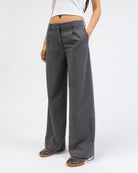 Klassische Anzughose mit geradem Bein von vorne