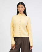 Strickjacke mit Stehkragen von vorne