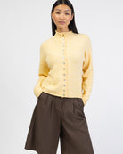 Strickjacke mit Stehkragen von vorne