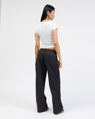 Klassische Anzughose mit geradem Bein von hinten