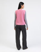 Einfarbige Teddyweste von hinten