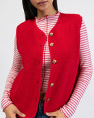 Einfarbige Teddyweste im Detail