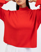 Weicher Pullover mit Stehkragen im Detail