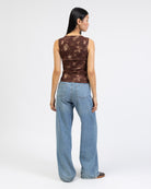 Mesh Top mit abstrakten Muster von hinten