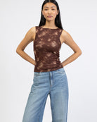 Mesh Top mit abstrakten Muster von vorne